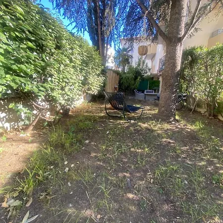 Апартаменты La Beau'm Les Pins Centre 200m De La Terrasse Et Jardin *